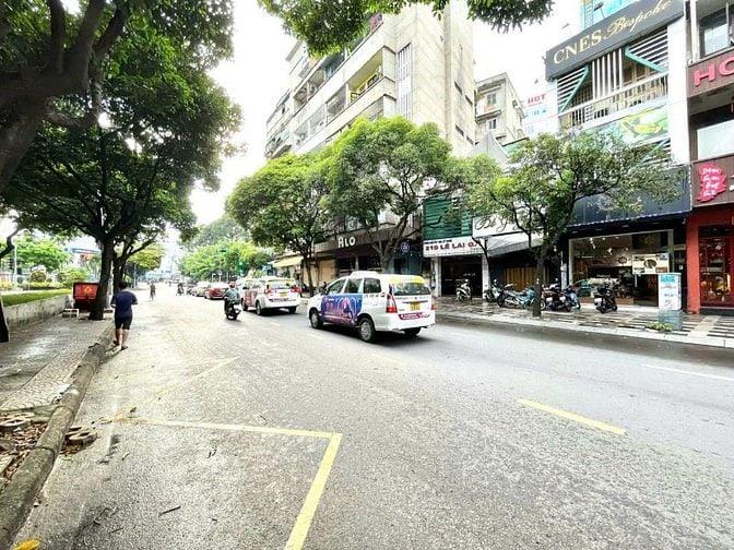 Bán gấp nhà Góc 2 MT Trần Hưng Đạo DT 8,5 x 22m giá bán 65 tỷ TL
