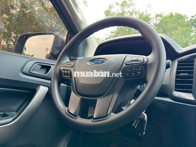 Ranger XLS 2020 máy dầu số sàn 4x2 màu đen