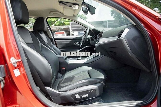 BMW 320i Sport Line nhập Đức đời 2022 lướt 32k km