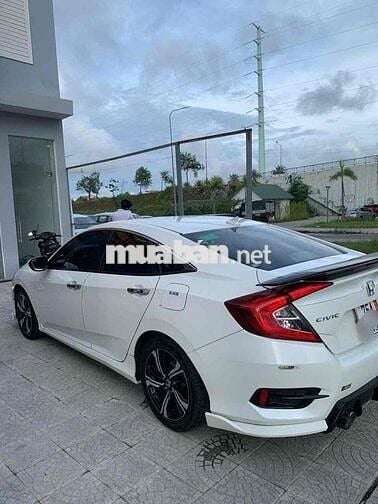 Honda Civic 2018 1.8 E - 60000 km đăng ký 2017