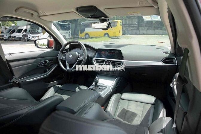 BMW 320i Sport Line nhập Đức đời 2022 lướt 32k km