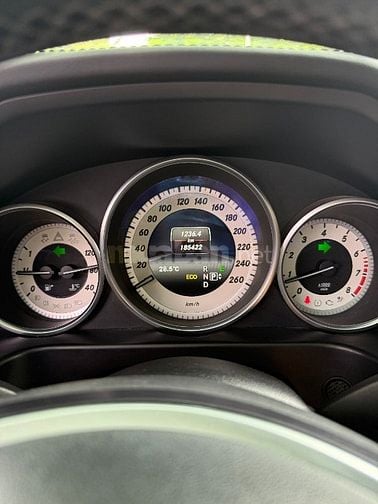 Bán Mercedes E250 2014 W212 màu trắng nội thất vang đỏ