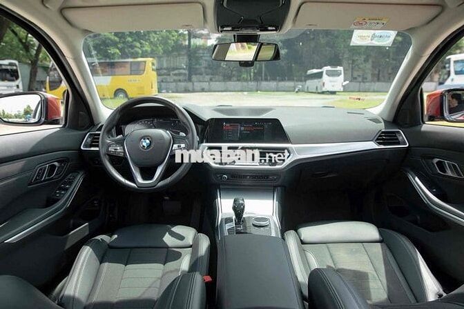 BMW 320i Sport Line nhập Đức đời 2022 lướt 32k km