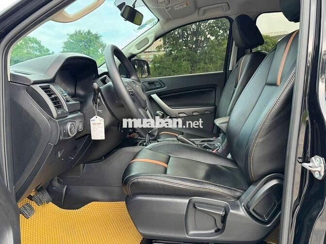 Ranger XLS 2020 máy dầu số sàn 4x2 màu đen