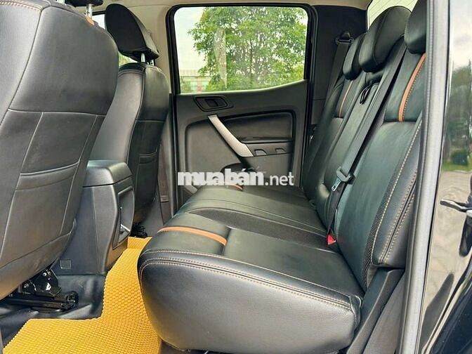 Ranger XLS 2020 máy dầu số sàn 4x2 màu đen