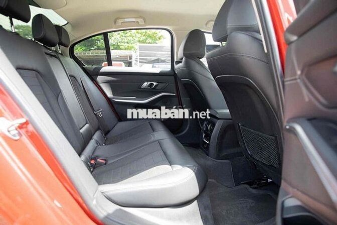BMW 320i Sport Line nhập Đức đời 2022 lướt 32k km