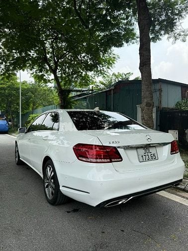 Bán Mercedes E250 2014 W212 màu trắng nội thất vang đỏ
