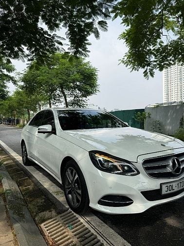 Bán Mercedes E250 2014 W212 màu trắng nội thất vang đỏ