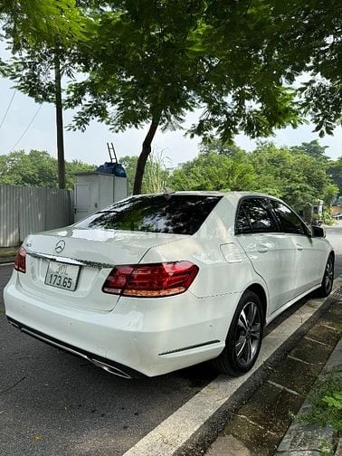 Bán Mercedes E250 2014 W212 màu trắng nội thất vang đỏ