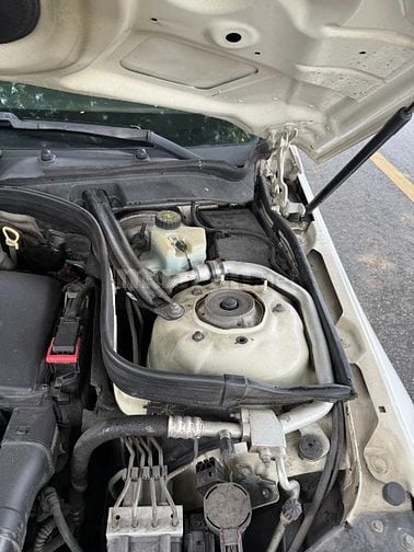 Bán Mercedes E250 2014 W212 màu trắng nội thất vang đỏ