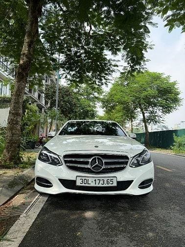 Bán Mercedes E250 2014 W212 màu trắng nội thất vang đỏ