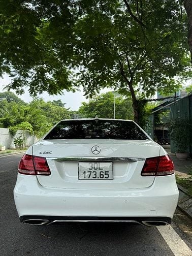 Bán Mercedes E250 2014 W212 màu trắng nội thất vang đỏ