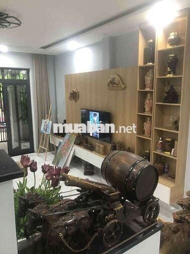 Cho thuê nhà 2 tầng full nội thất mt gần chợ hòa xuân