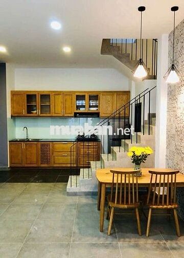 Cho thuê nhà đẹp full nội thất 4x10 trệt hai lầu sân thượng