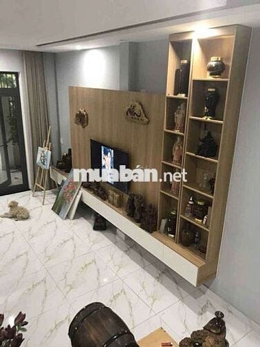 Cho thuê nhà 2 tầng full nội thất mt gần chợ hòa xuân