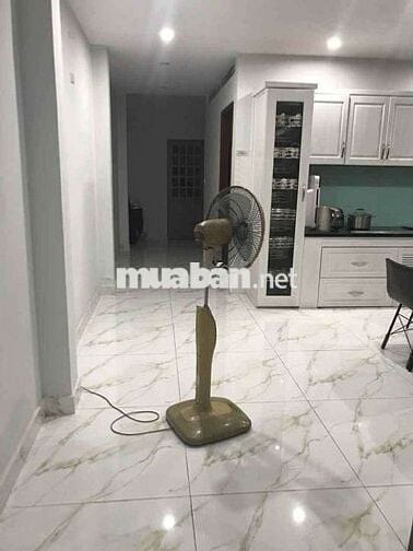 Cho thuê nhà 2 tầng full nội thất mt gần chợ hòa xuân