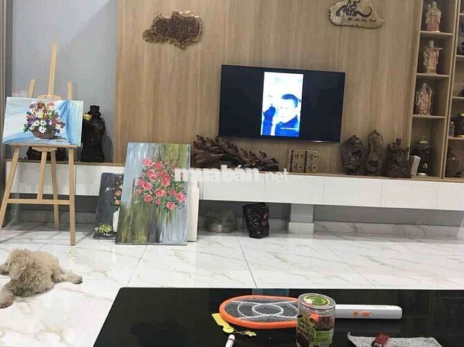 Cho thuê nhà 2 tầng full nội thất mt gần chợ hòa xuân