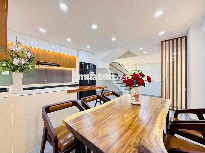 cho thuê siêu phẩm 380// phạm văn chiêu p9 (5x12) lửng , 3 lầu , 4pn