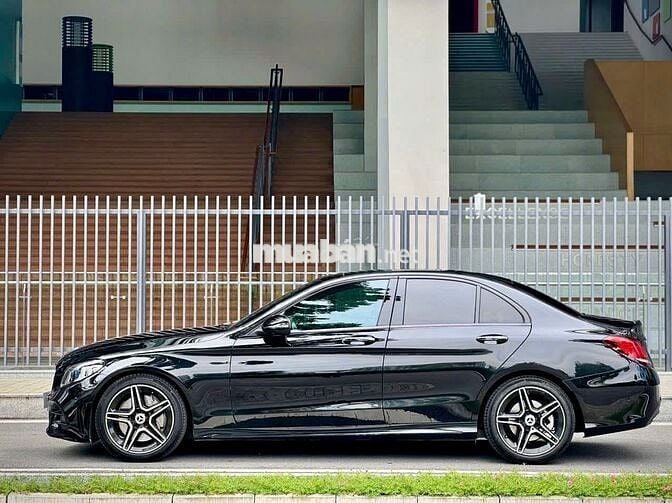 Mercedes Benz C300 AMG 2021 - 32000 km