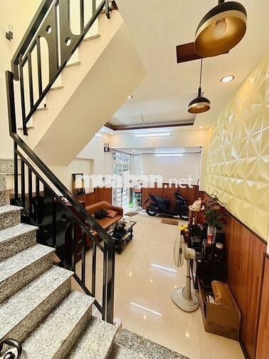 CHỢ 200 XÓM CHIẾU Q4- 2 LẦU- 35m2 - KO QH- GIÁ 3 TỶ NHỈNH