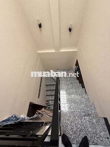 CHỢ 200 XÓM CHIẾU Q4- 2 LẦU- 35m2 - KO QH- GIÁ 3 TỶ NHỈNH