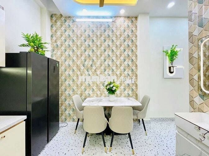 Nhà 4 tầng 4 phòng ngủ giá 5 tỷ 950 hẻm thông đường Phạm Văn Chiêu P14