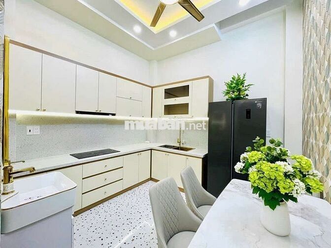 Nhà 4 tầng 4 phòng ngủ giá 5 tỷ 950 hẻm thông đường Phạm Văn Chiêu P14