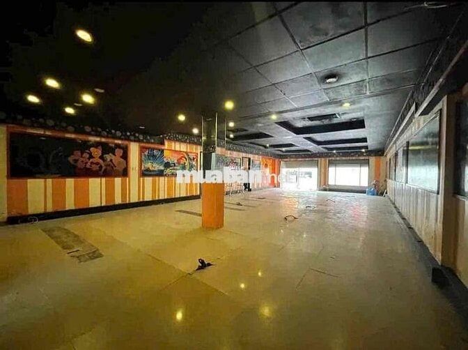 Cho thuê nhà MT Ngô Quyền Q5 – 12x28m, 1 trệt 1 lửng – Giá 150tr