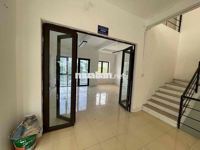 cho thuê biệt thự 168m2 x 3 tầng đường cont đỗ cửa