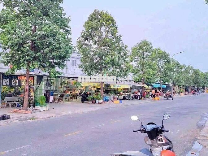 GIA ĐÌNH CÓ VIỆC CẦN SANG LẠI LÔ ĐẤT MẶT TIỀN QL14