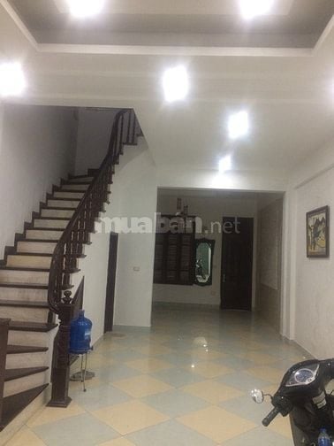 Cho thuê nhà 5 tầng tại Cầu Giấy