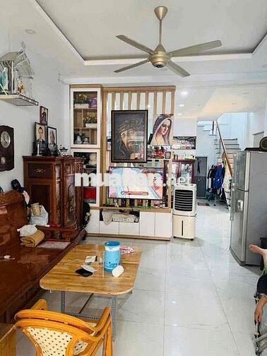 Nhà hẻm ô tô , 42m2 2pn 2wc giá 3ty1  sổ hồng có thương lượng