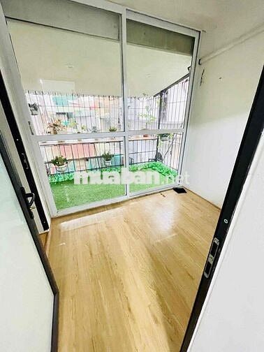 Tập thể Quỳnh Lôi 2 Ngủ ở ngay nhà đẹp 2 thoáng oto đỗ chân cầu thang