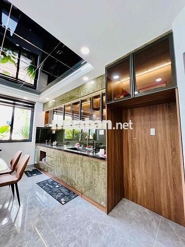 Nhà Mới Xây DT 250m2 1Trệt 1Lửng 3Lầu 5Pn 6Wc Hẻm Nhựa Xe Tải Vỉa Hè