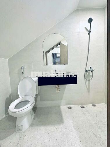 CHO THUÊ CHDV CAO CẤP 1PN 1WC + MÁY GIẶT RIÊNG GẦN CHỢ BÀ CHIỂU,Q1,PN