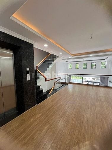 Bán Nhà 1 trệt 3 lầu, Thang Máy, khu bên sông, đường số 25, Thủ Đức