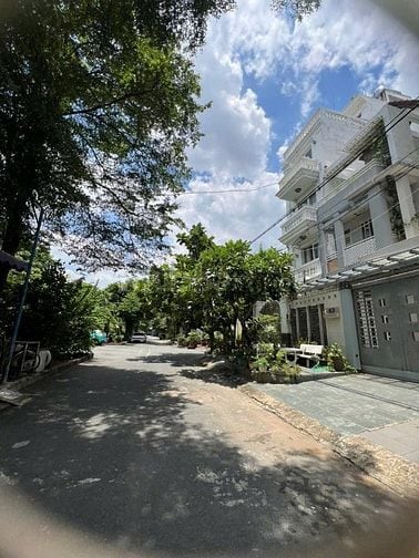 Bán Nhà 1 trệt 3 lầu, Thang Máy, khu bên sông, đường số 25, Thủ Đức