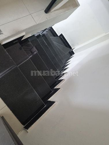 Nhà 2 lầu 3pn 3wc nhà cách hẻm xe hơi 10 m