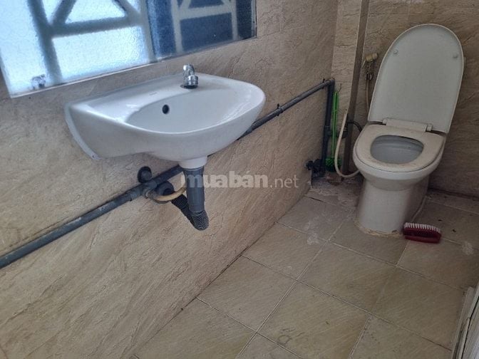 Nhà 2 lầu 3pn 3wc nhà cách hẻm xe hơi 10 m