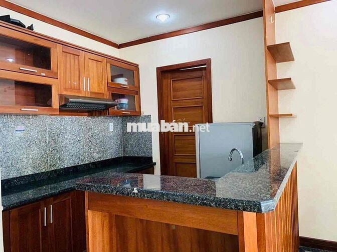 cần nhượng lại 1 phòng trong căn hộ 2pn phú hoàng anh