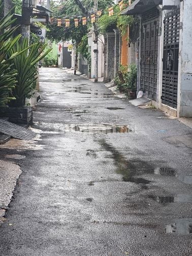 Nhà 2 lầu 3pn 3wc nhà cách hẻm xe hơi 10 m