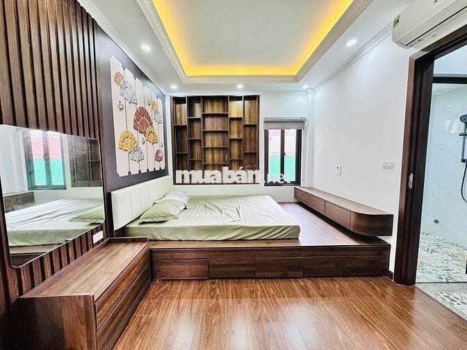 Bán Nhà Cầu Giấy 40M2 - Nhà Đẹp - Vài Bước Chân Ra Ô Tô