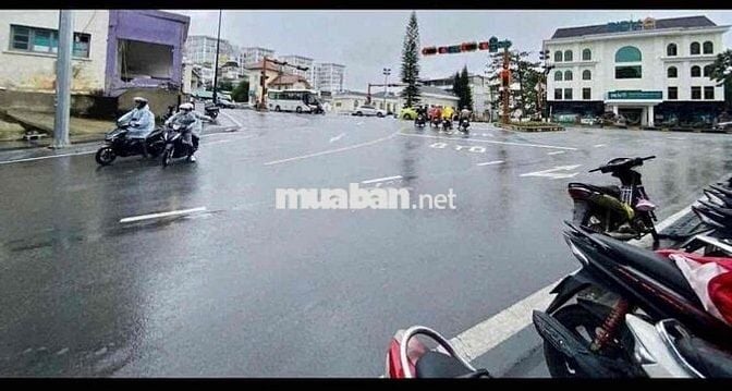 Bán căn nhà mặt tiền đường lớn Đào Duy từ
