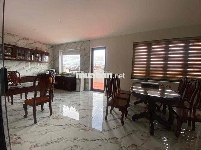Bán căn nhà mặt tiền đường lớn Đào Duy từ