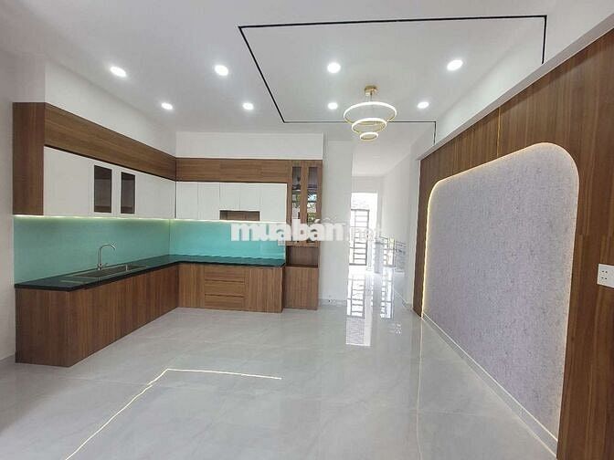 nhà 2 mặt tiền sổ hồng riêng hoàn công