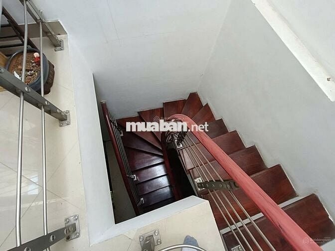 Nhà mặt phố Nguyễn Khang, DT 40m2 x 6 tầng xây thông có Thang Máy