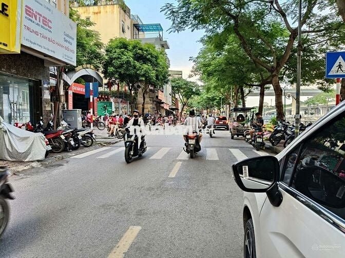 Nhà mặt phố Nguyễn Khang, DT 40m2 x 6 tầng xây thông có Thang Máy