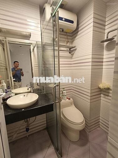 Nhà mặt phố Nguyễn Khang, DT 40m2 x 6 tầng xây thông có Thang Máy