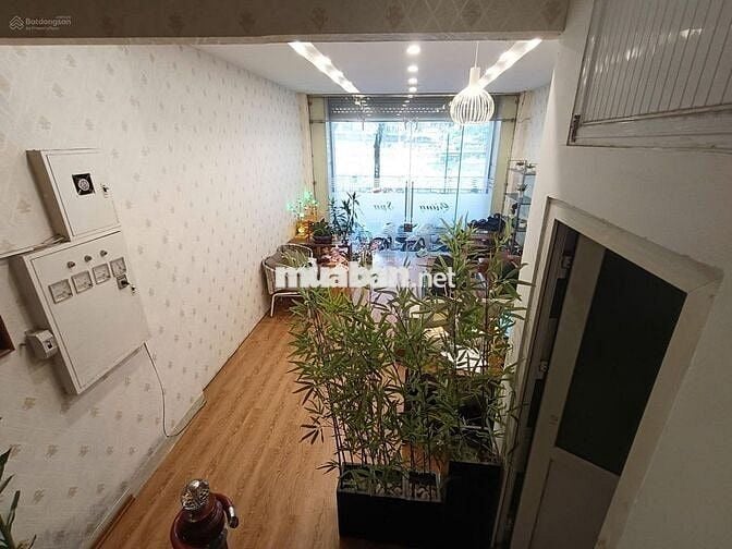 Nhà mặt phố Nguyễn Khang, DT 40m2 x 6 tầng xây thông có Thang Máy