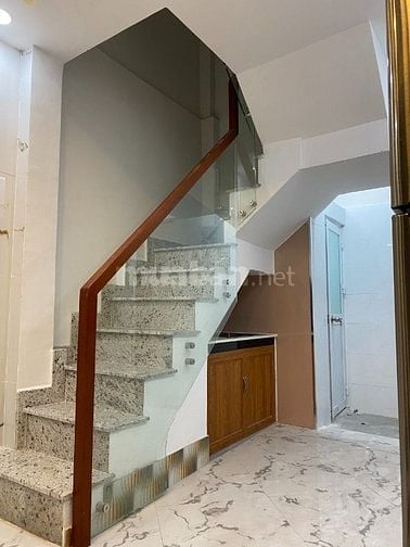 Cho Thuê Nhà Căn Góc 1 trệt 3 lầu Nguyễn Cảnh Chân P. Cầu Kho